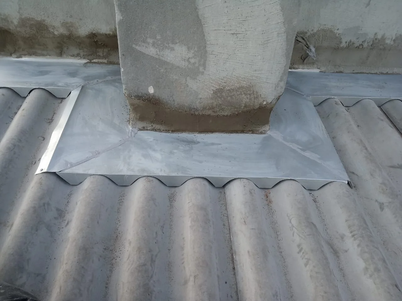 Calhas e rufos instalados pela Elite Telhados — foto real 8