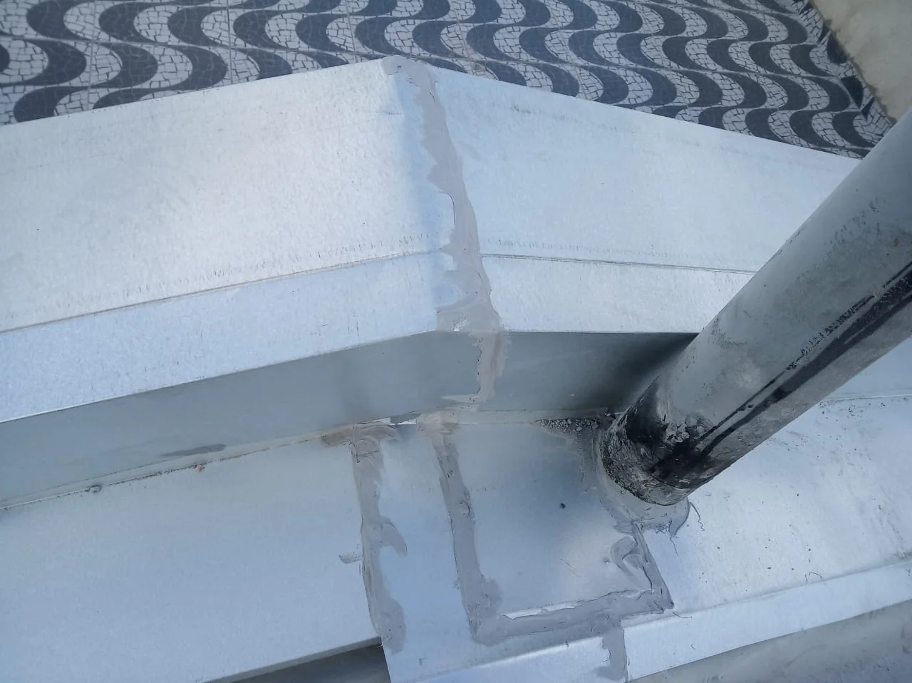 Calhas e rufos instalados pela Elite Telhados — foto real 9