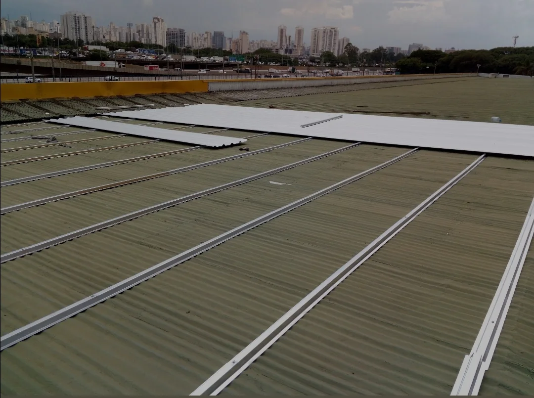 Telhados industriais e comerciais com foco em manutenção preventiva