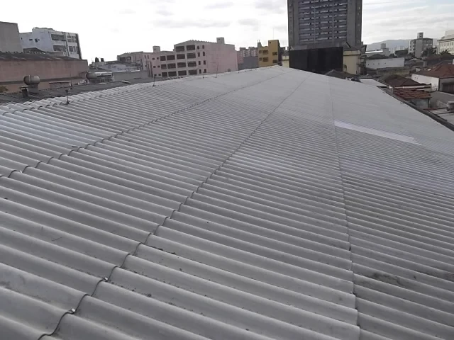 Prova visual de obra industrial executada pela Elite Telhados — foto real de cobertura industrial