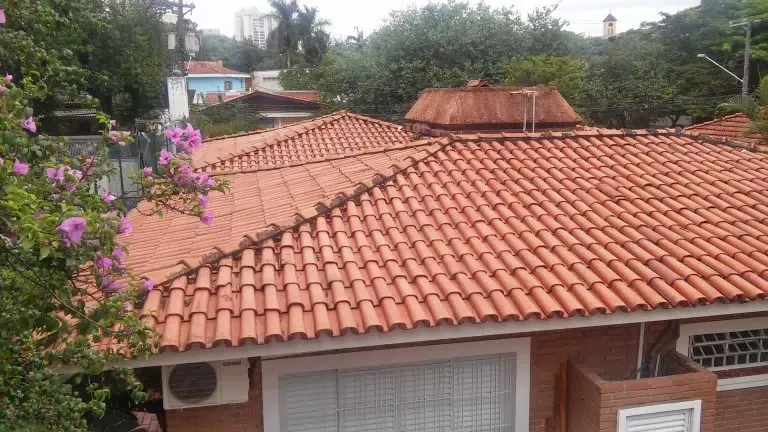Elite Telhados — Detalhe visual da cobertura e dos pontos de finalização.