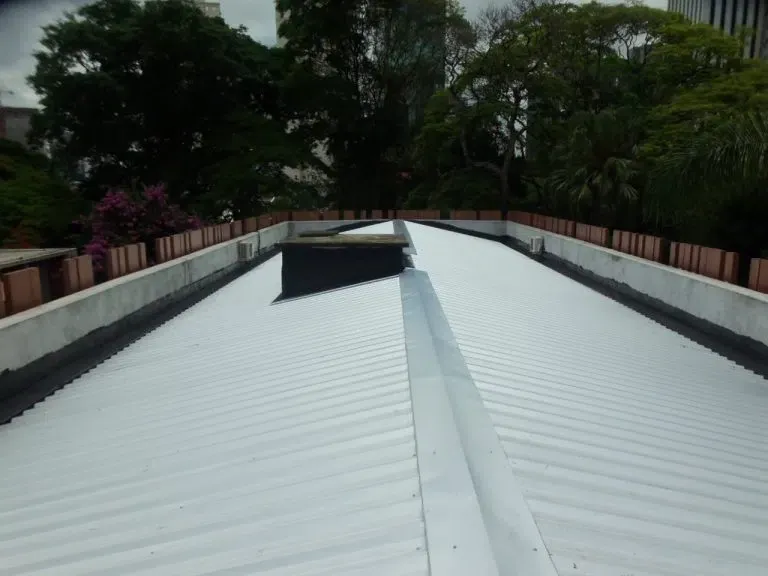 Elite Telhados — Detalhe visual da cobertura e dos pontos de finalização.