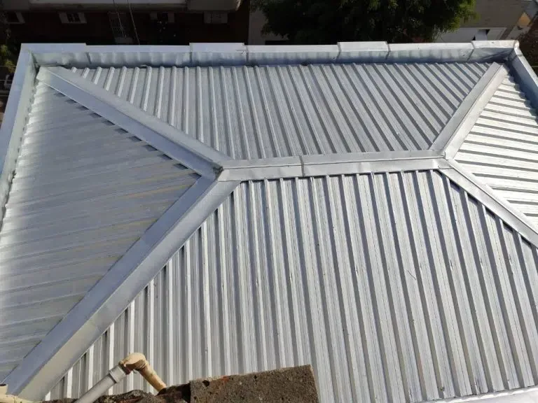 Elite Telhados — Detalhe visual da cobertura e dos pontos de finalização.