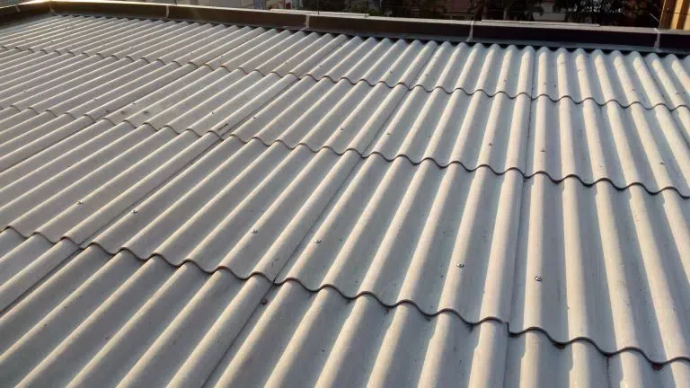 Elite Telhados — Acabamento do telhado em obra finalizada pela equipe.
