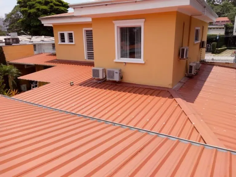 Elite Telhados — Detalhe técnico da cobertura para análise do cliente.