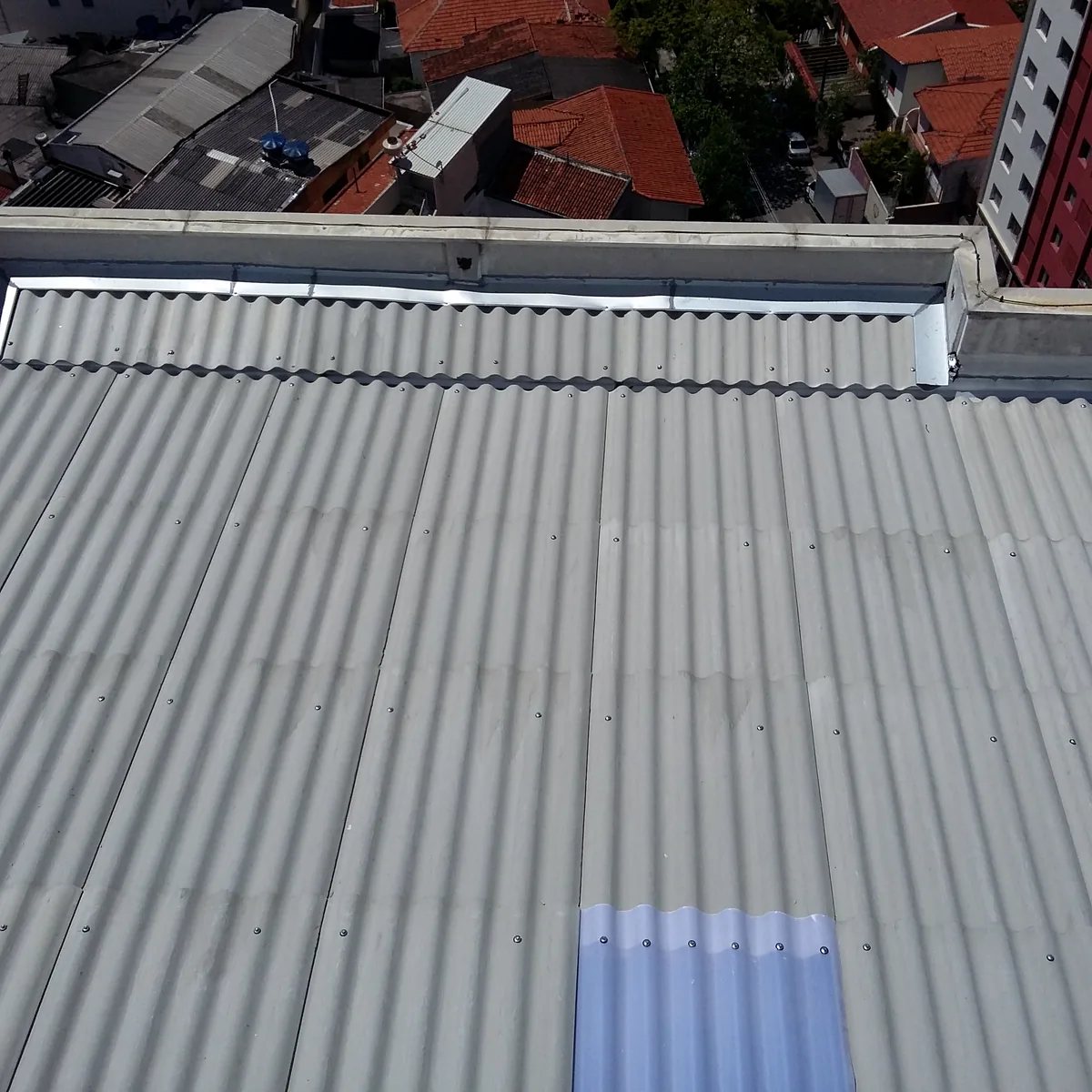 Elite Telhados — Detalhe visual da cobertura e dos pontos de finalização.