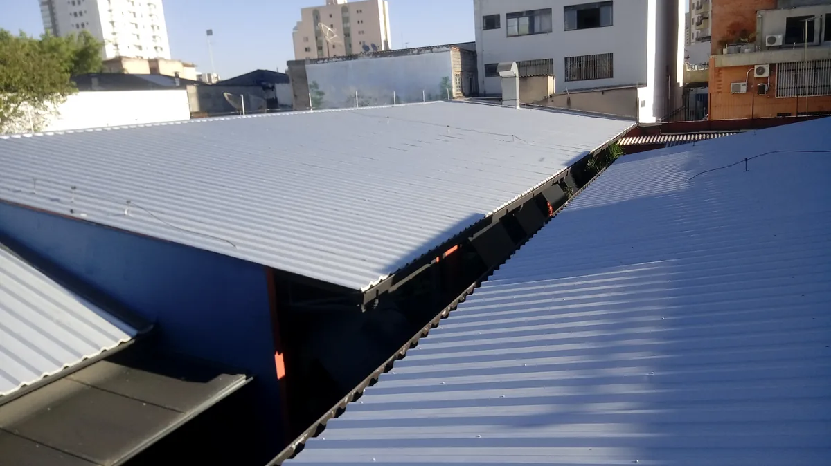 Elite Telhados — Exemplo real de obra com acabamento alinhado e uniforme.