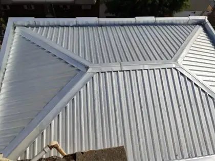 Depois — edifício com telhas termoacústicas sanduíche em Moema